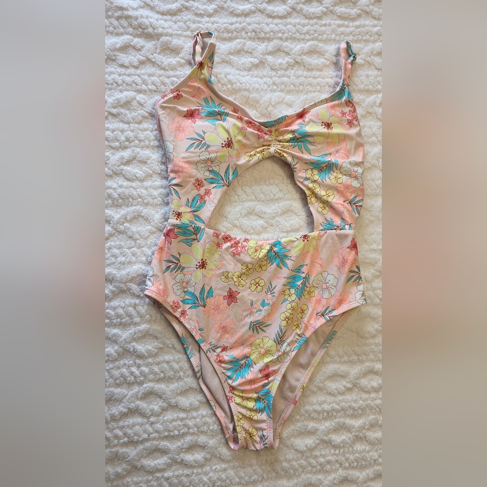 Celebrity Pink Floral Cutout One-Piece Swimsuit | Juniors XL (15–17)